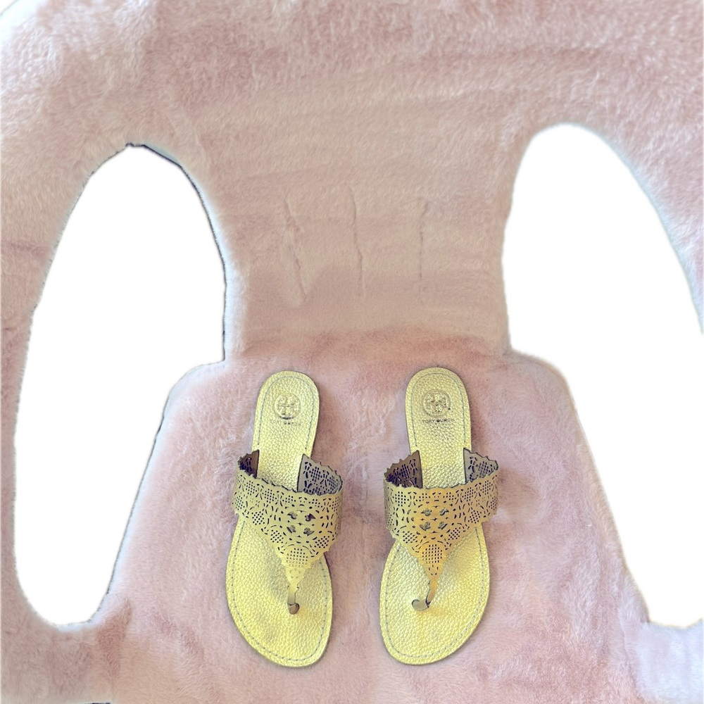 🌟Gold Tory Burch Sandals - Size 7.5 - worn only a few times🌟